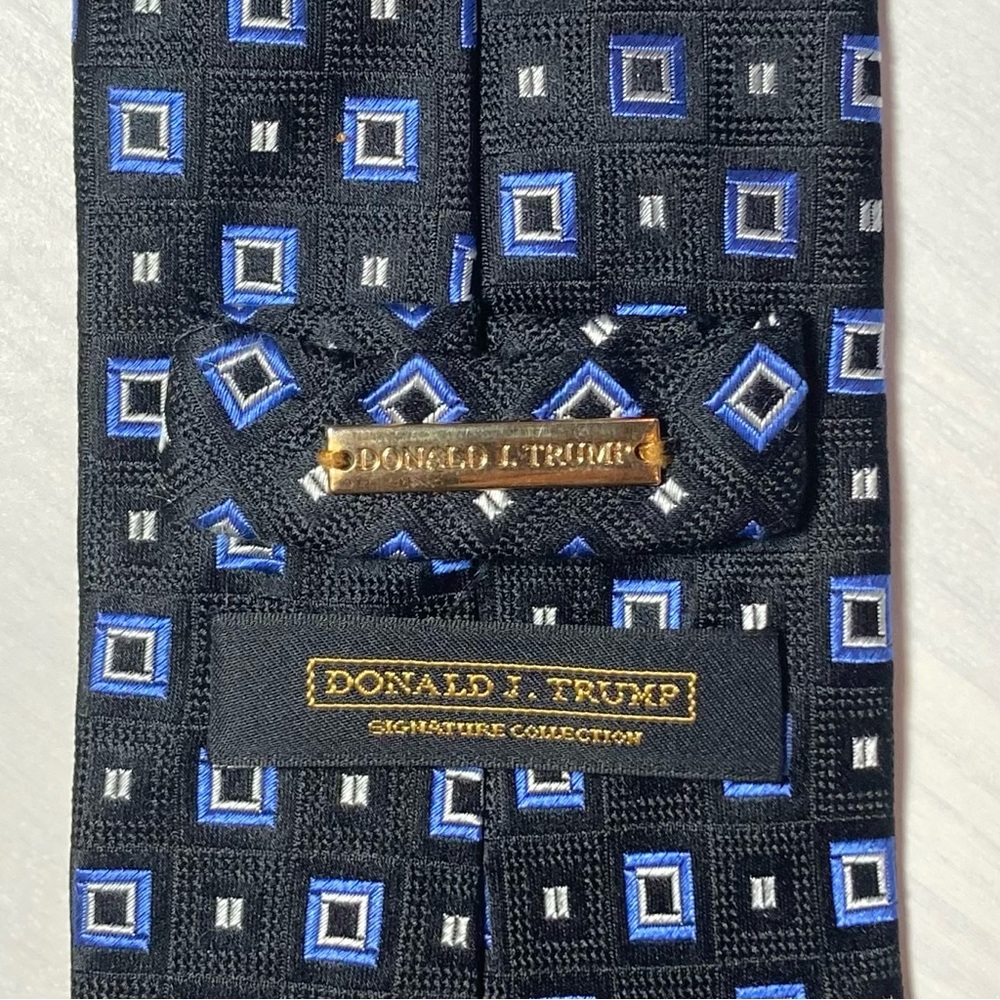Donald Trump Signature Collection Tie - Picture 4 of 6